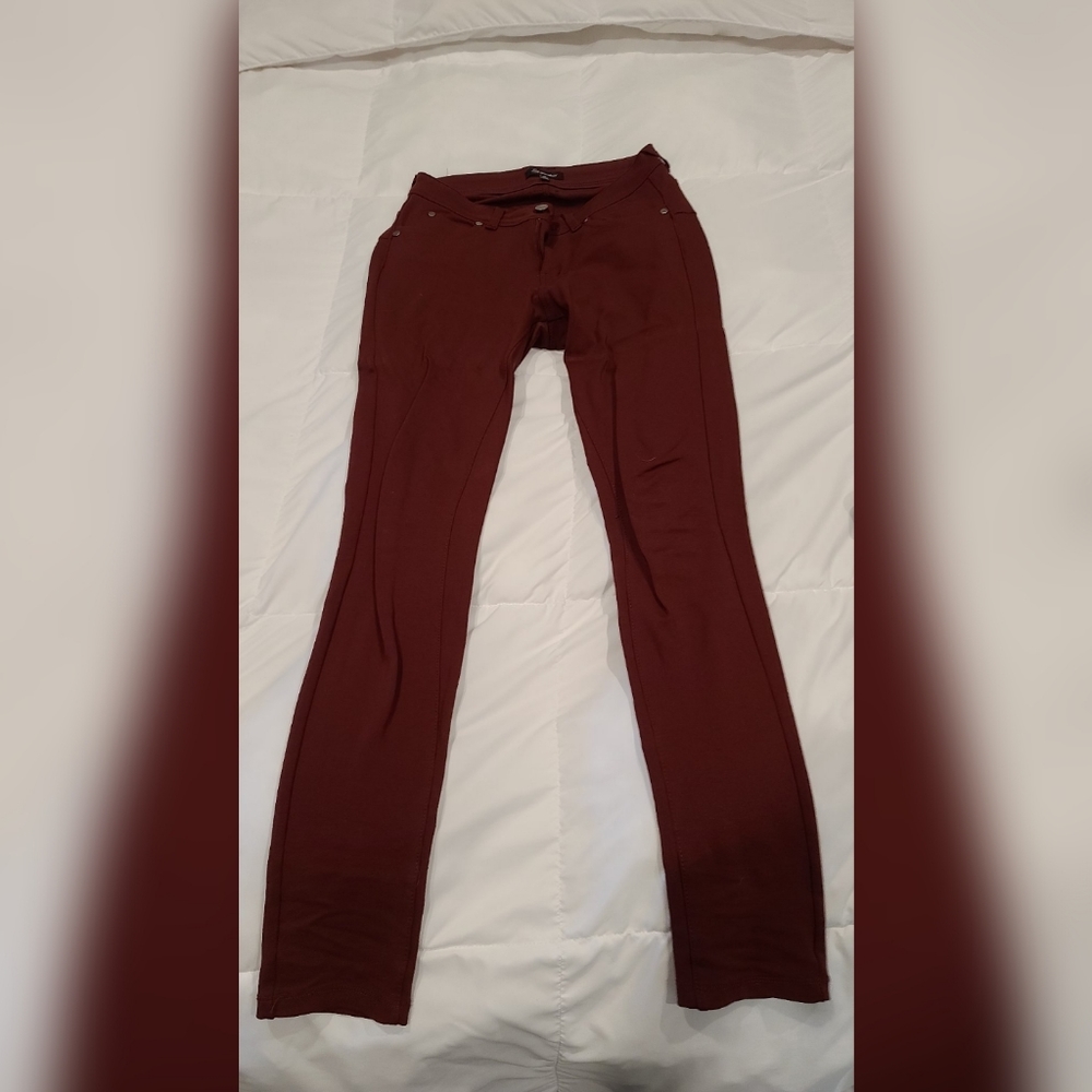 Skinny, strechy Burgundy pants